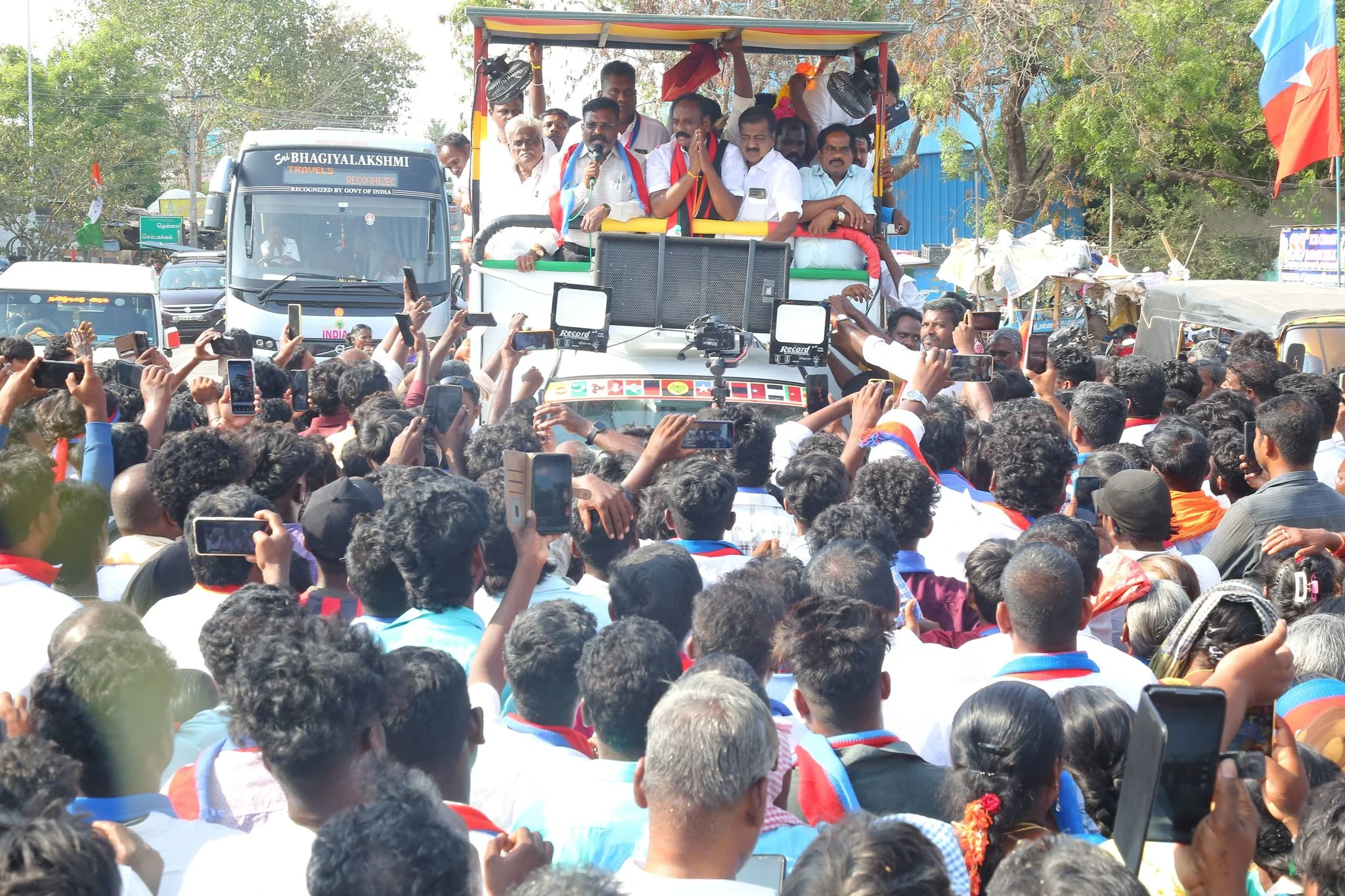  'திருமாவளவனை அவமதித்துவிட்டார் பிரேமலதா' எனத்   திட்டமிட்டு  அவதூறு  பரப்புகிறார்கள்!  எழுச்சித்தமிழர் கண்டனம்